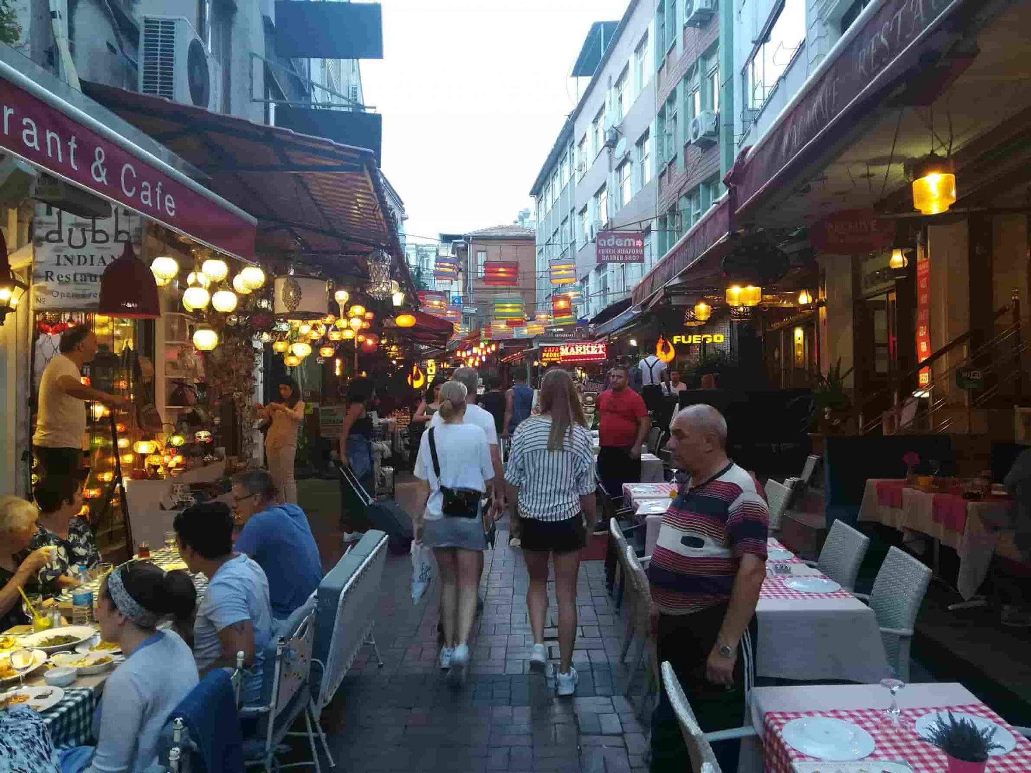 What to Wear in Istanbul (And What Not to) Turkey Things