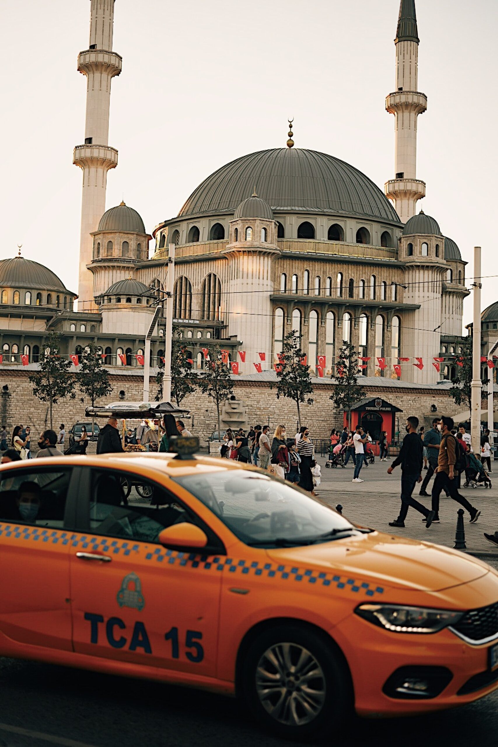 Do Taxis get credit cards in Istanbul in 2024?